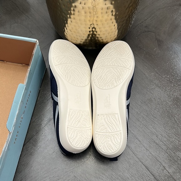 LifeStride Namaste Womens Slip On Comfort Casual And Fashion Sneakers - Picture 5 of 12